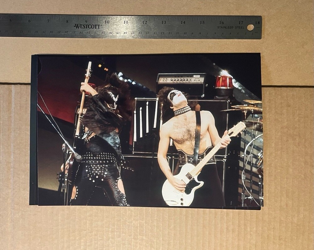 KISS - 9 Dressed to Kill / Hth tour  1975 .Photos 8x11 ish in size. Aucoin era