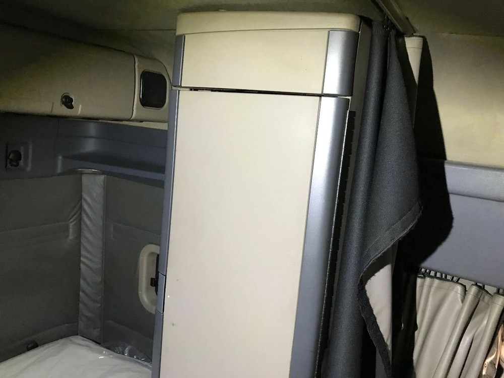 Freightliner CASCADIA Left/Driver Sleeper Cabinet - Used