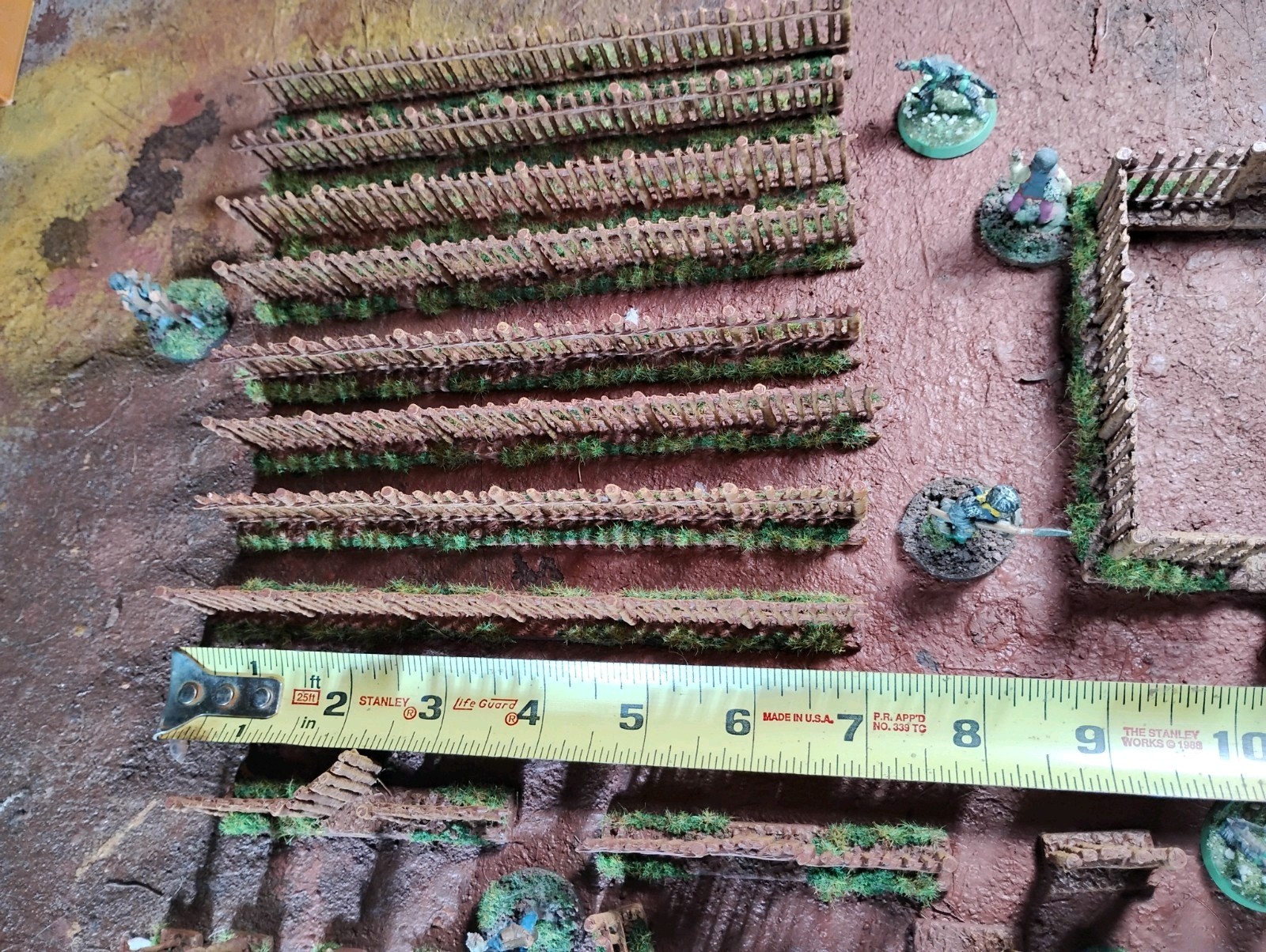 Wooden Fences Wargame Terrain 29pc of fence 108"- 9 feet Painted - 25mm 28mm