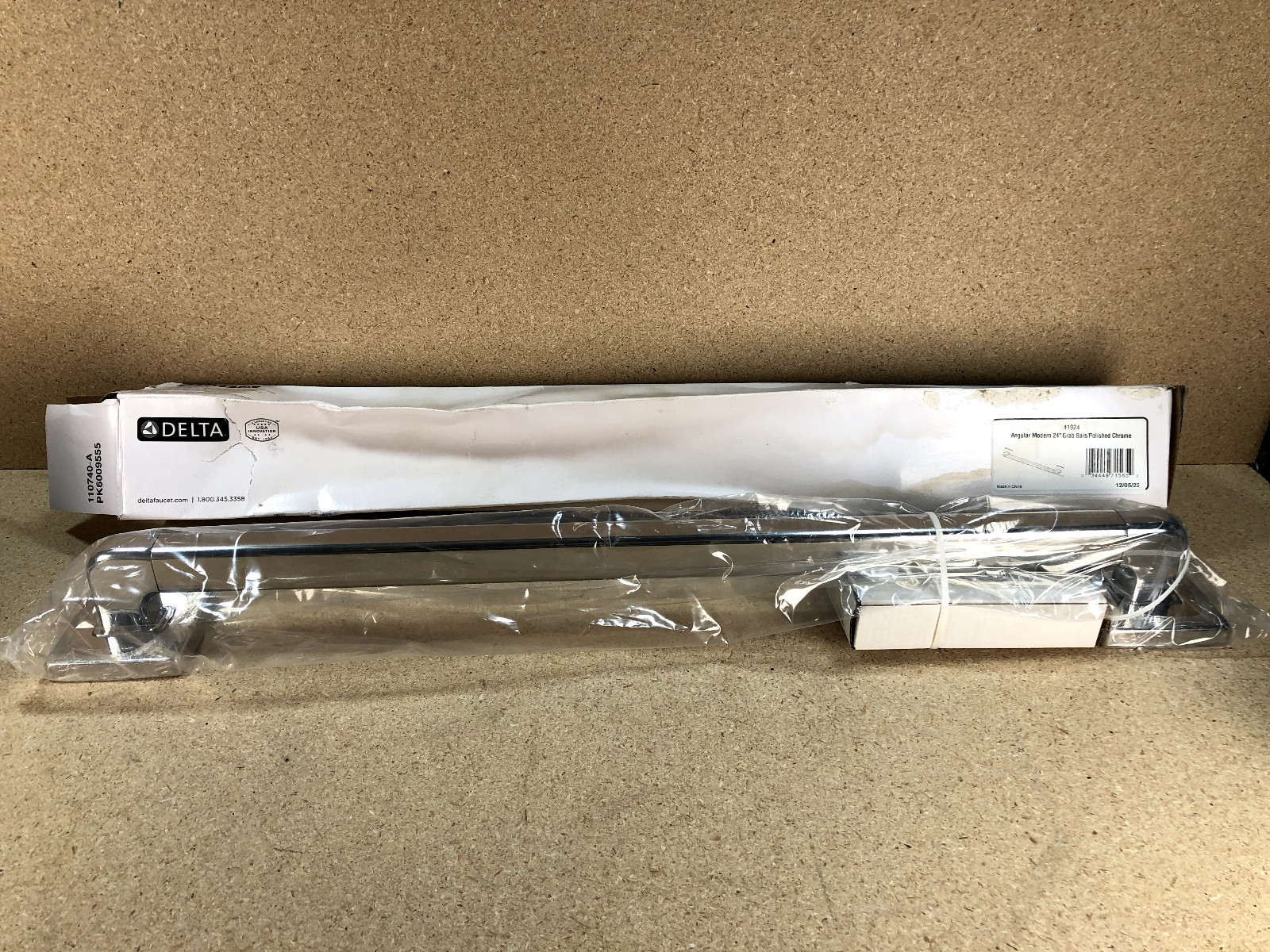 Delta 41924 24” Grab Bar, Chrome *READ*
