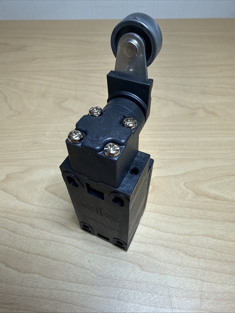 NEW! Omron D4N-1B22 Limit Switch 02822ZA