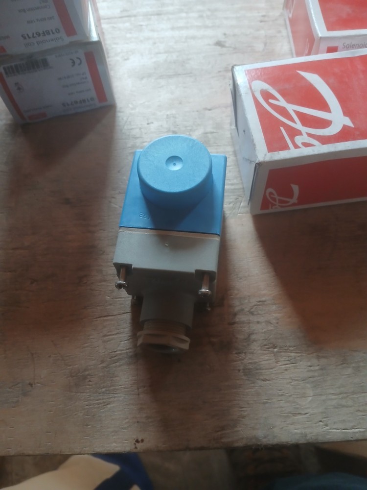 New Danfoss 018F6715 Coil