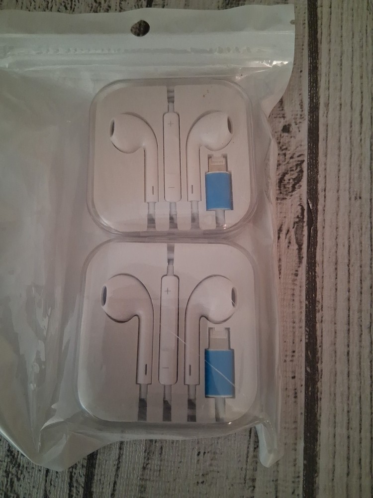 Apple Wired Lightning Earbuds Headphones with Mic & Volume Control, 2 Pack