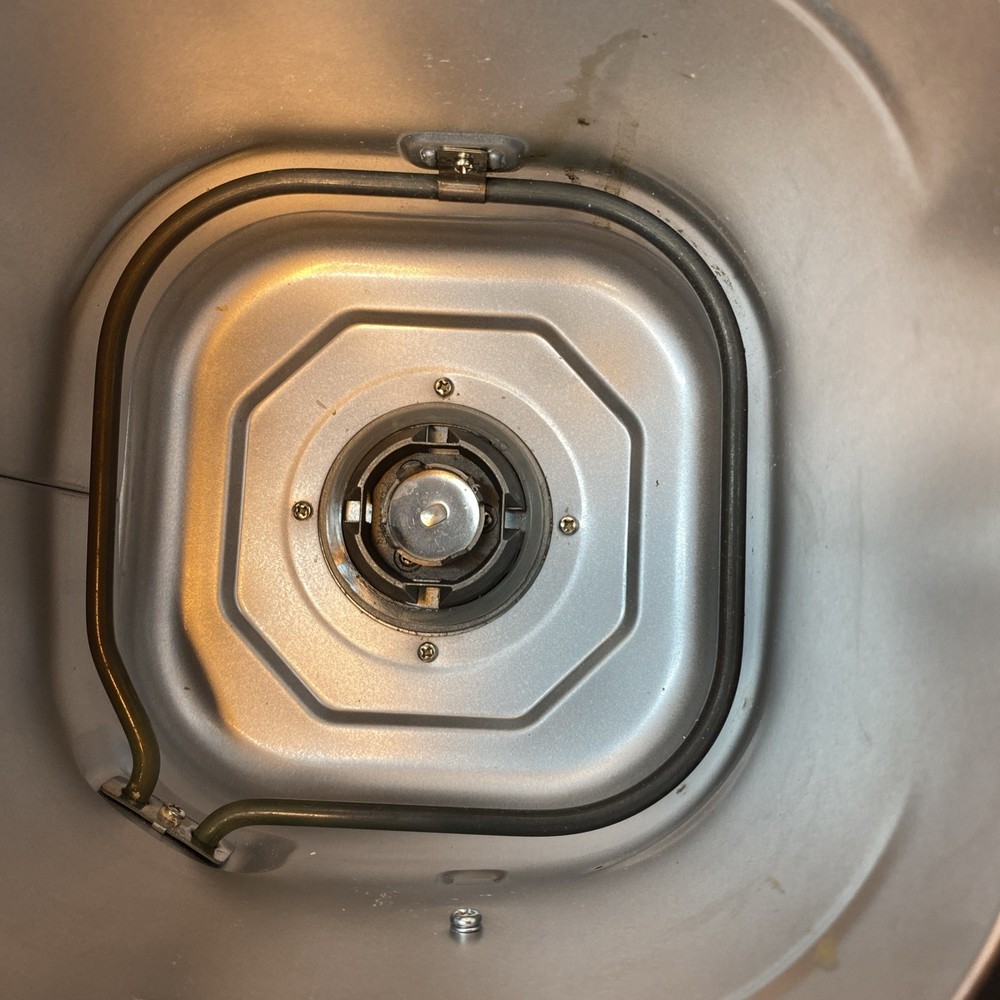 Cuisinart Compact Automatic Bread Maker Mixes, Kneads, Bakes And Keeps Warm