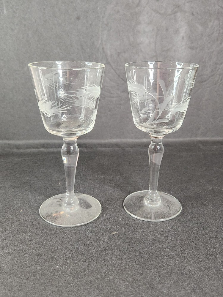 Vitage Etched UV reactive Glasses