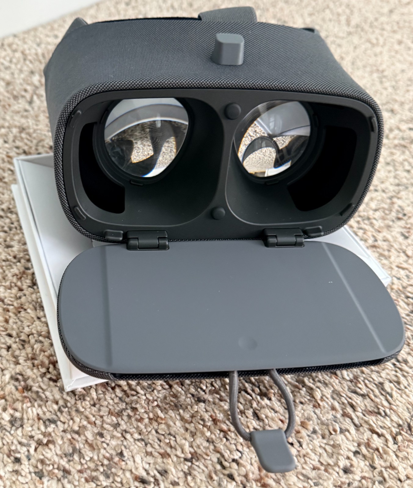 Google Daydream View Smartphone VR Headset with Remote D9SCA