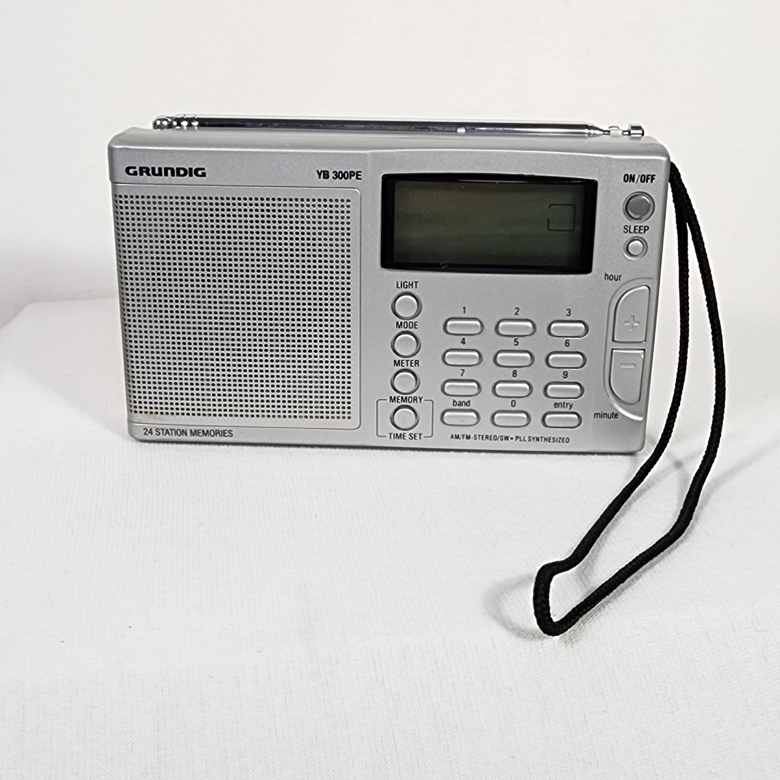 Grundig YB 300PE AM/FM 13 Band SW Shortwave Radio Works
