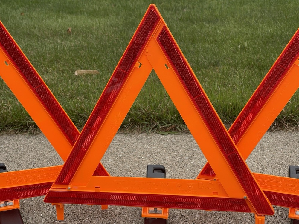 James King Co Roadside Warning Triangles 3 Pack Kit w/ Case Model 1005 Used
