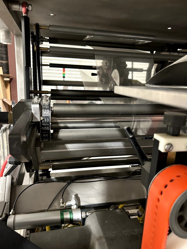 VFFS PACKAGING MACHINE TRIANGLE PACKAGING MACHINERY, BAGGER Model SB6C STAINLESS