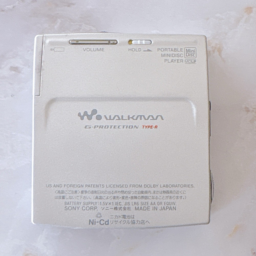 Sony Walkman MZ-E909 Silver Portable MD Player with battery adapter /Untested