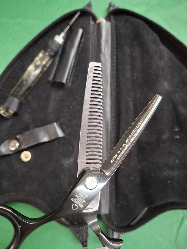 Sharkfin 440-A Scissors & Thinning Scissors Kit Includes DVD.