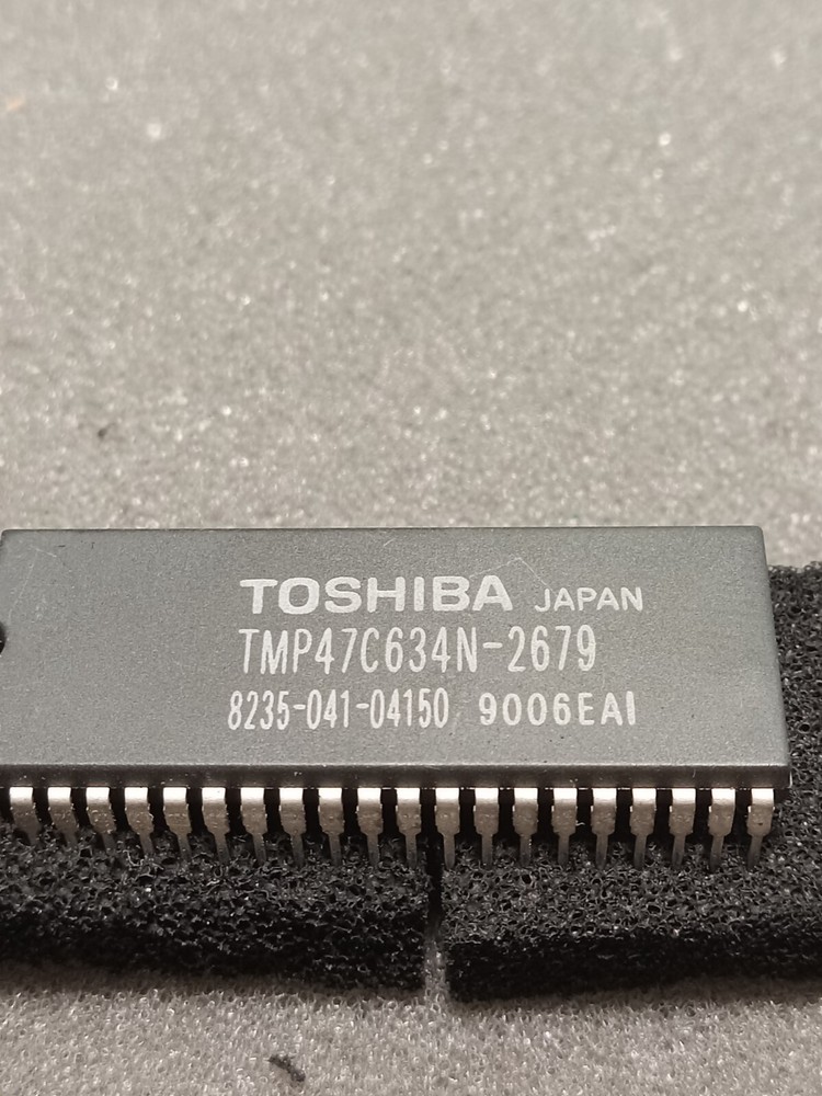 TMP47C634N-2679 4-Bit-CMOS Microcontroller by Toshiba