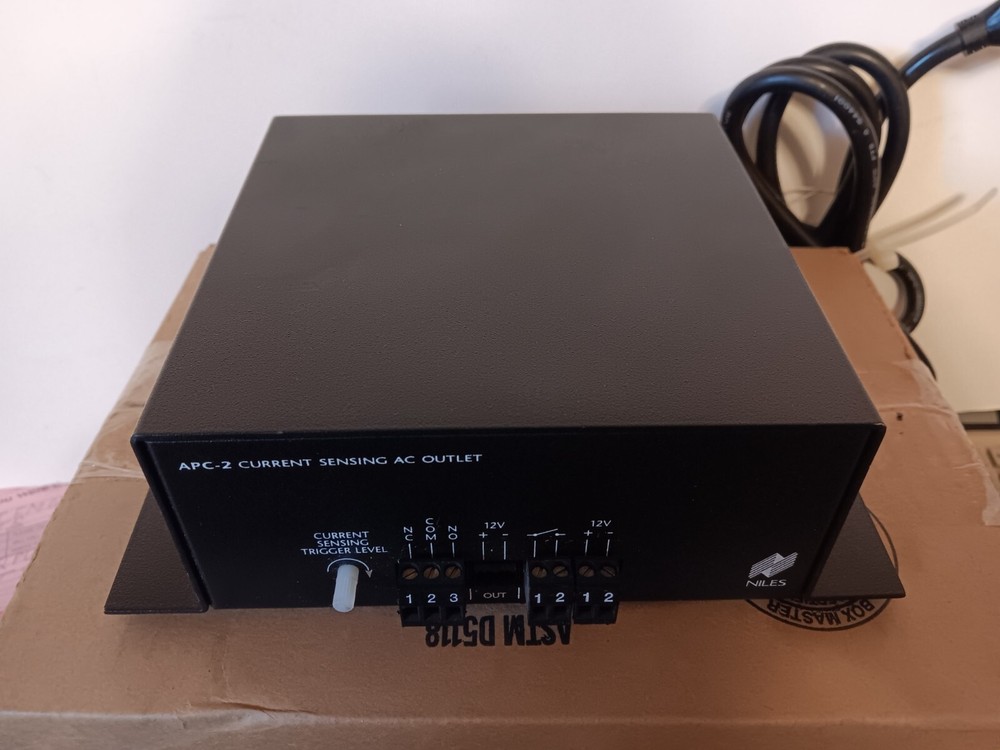 Niles Audio APC-2 Current-Sensing Outlet Switcher (NEW)
