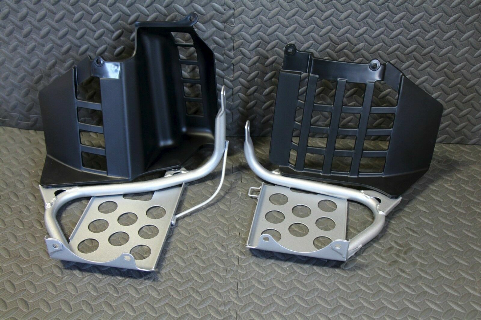 NEW Silver Heel Guards footrest Yamaha Banshee left + right nerf bars plastic