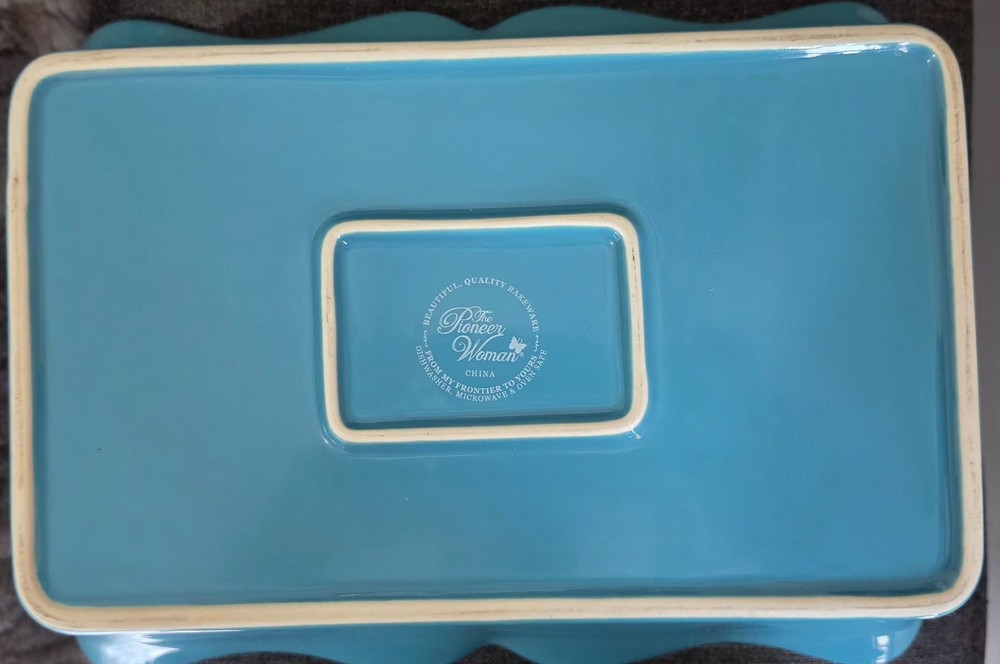 The Pioneer Woman 2-Piece Rectangular Ruffle Top Ceramic Bakeware Set