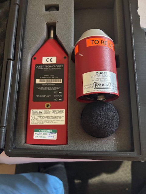 Quest Electronics Model 2400 Sound Level Meter , Case And Calibrator CA-12B