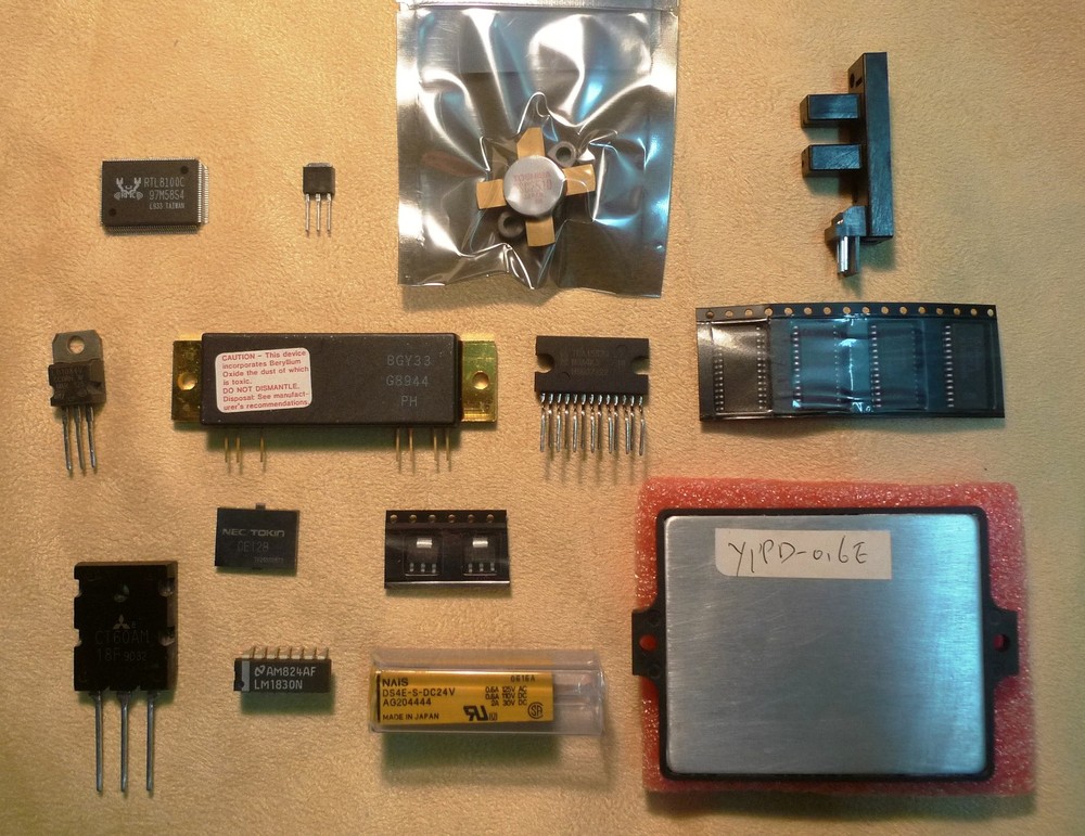 INTEL P8224 DIP-16 Clock Generator and Driver