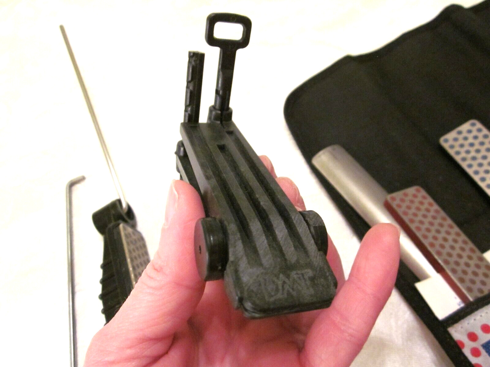 DMT Diafold Magna-Guide Sharpening System and 5 Stones