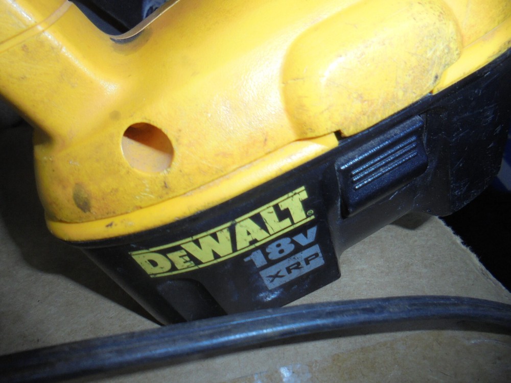VARIABLE SPEED RECIPROCATING SAW, DEWALT DC385, BATTERY & CHARGER INCLUDED