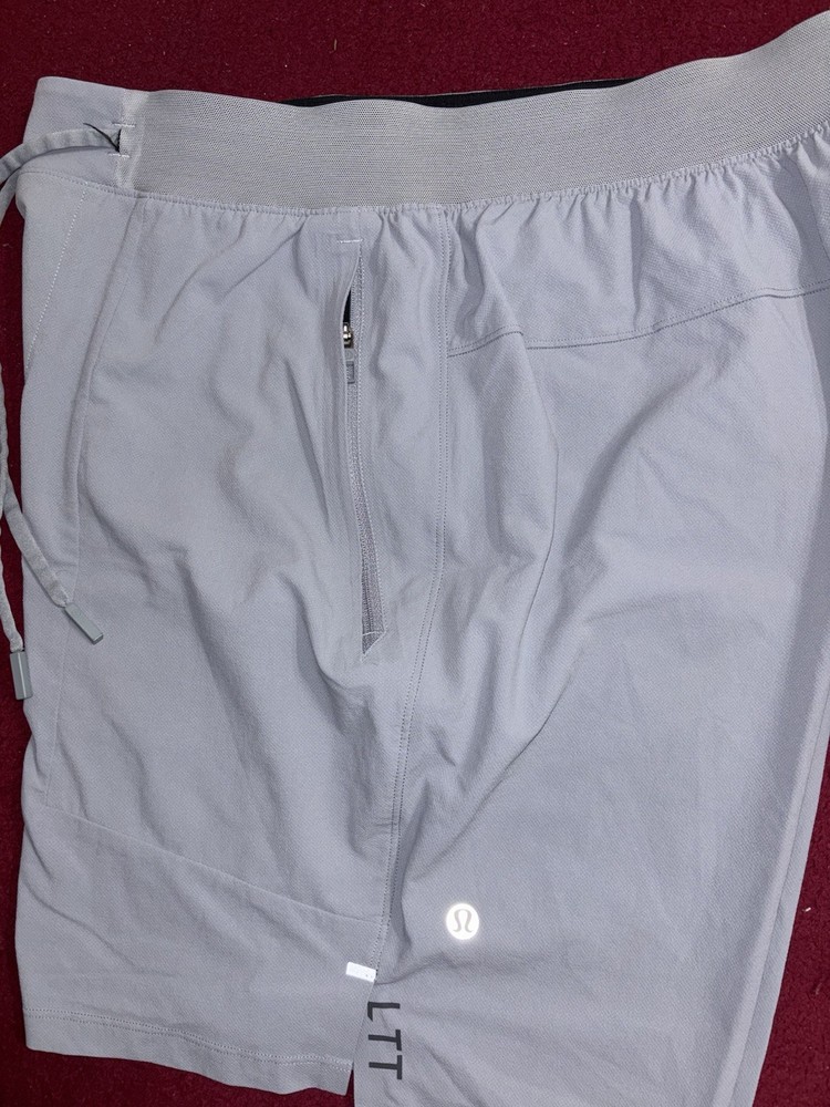 Lululemon Light Gray Athletic Shorts Men’s M Drawstring Pockets Polyester