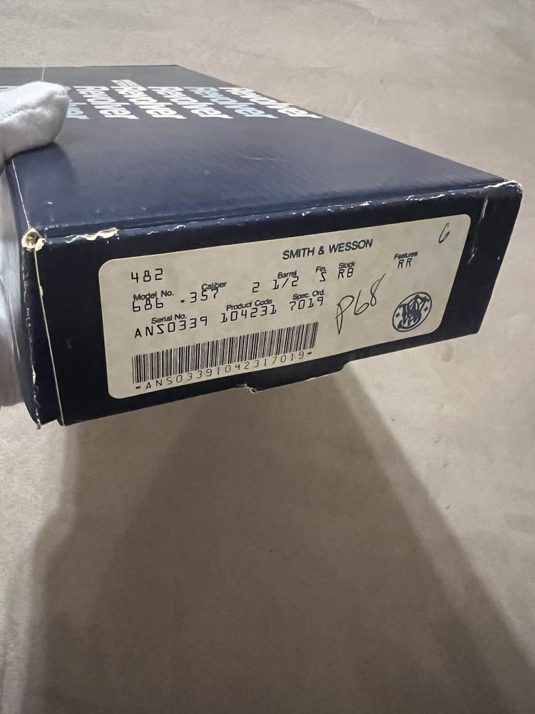 Smith & Wesson Model 686 2.5 Inch Blue Box