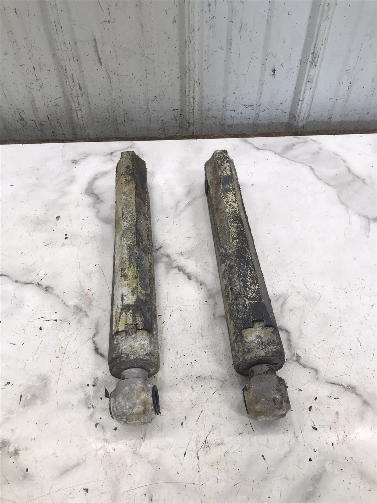 Volvo Penta out drive outdrive trim tilt lift hydraulic cylinders