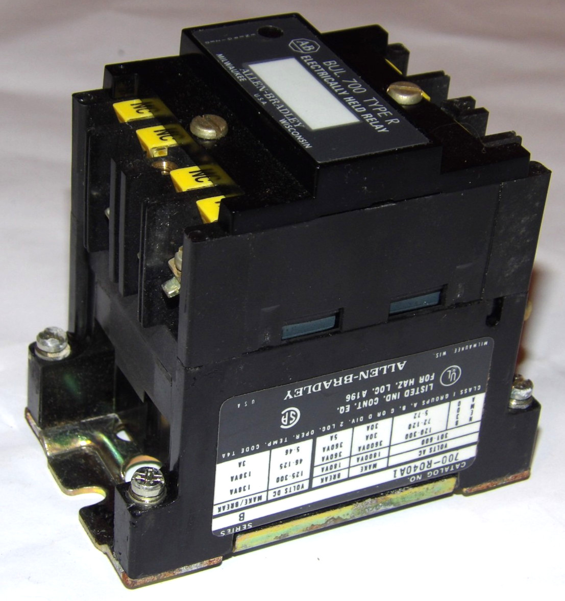 NEW ALLEN-BRADLEY 700-R040A1 INDUSTRIAL RELAY! NEMA SEALED SWITCH! 110-120V