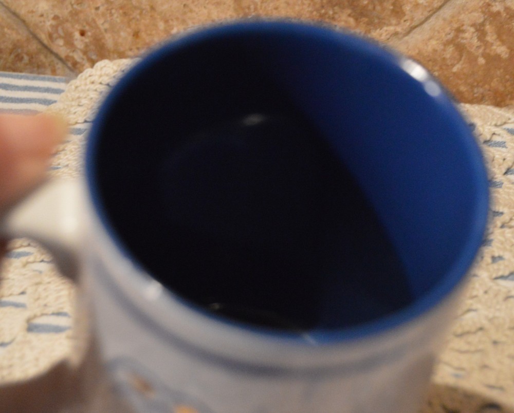 US AIR FORCE HAWAII MUG~BLUE INTERIOR~4 1/2" TALL~EUC