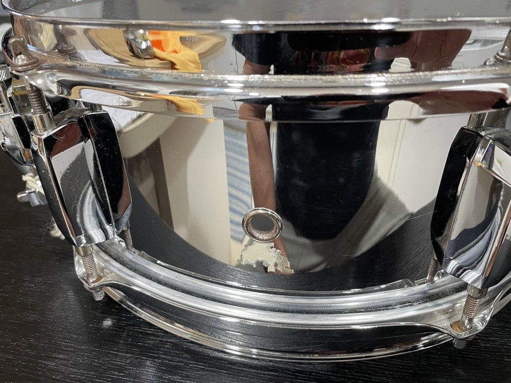 Pearl 13 X5 snare drum, Chrome.