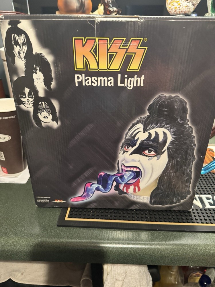 KISS GENE SIMMONS