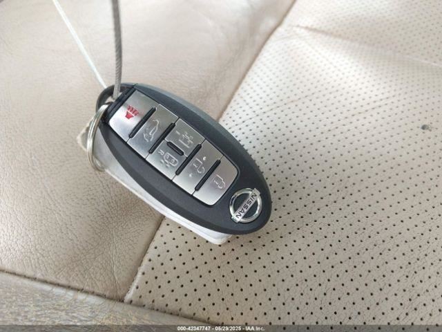 QUEST 2013 Glove Box 4842473