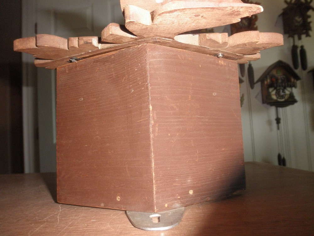 German Black Forest made working 8 day Cuckoo Clock CK3230B