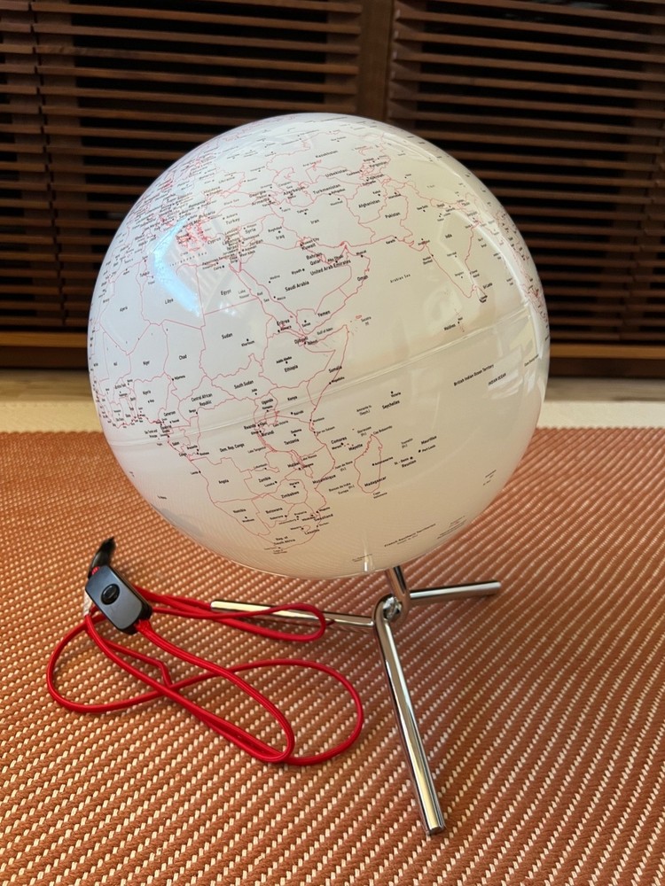 Atmosphere lighted Nodo desktop globe 30cm diameter modern minimalist mint OOP