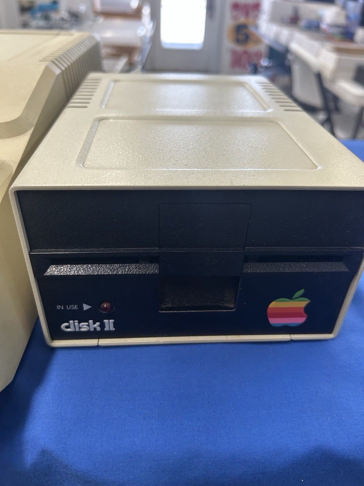 Vintage Apple IIe Computer A2S2064 With Disk ii Turns On Untested