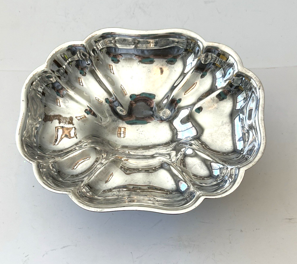 Vintage Canterbury Silver Plate Pedestal Dish Bowl Scalloped Relish Nuts Candy