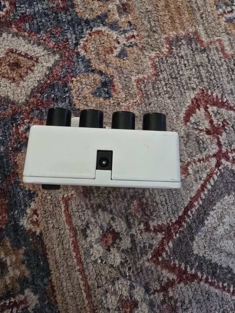 Electro-Harmonix Synth 9 Synthesizer Machine Effects Pedal