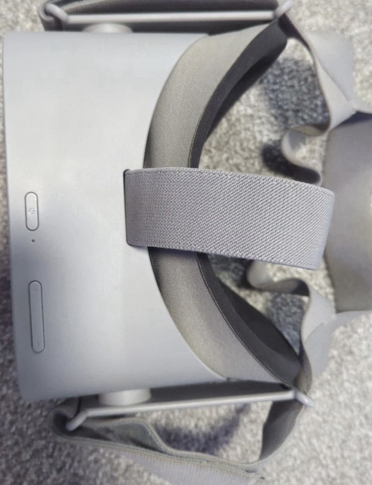 Oculus Go Standalone Virtual Reality Headset (Headset Only)