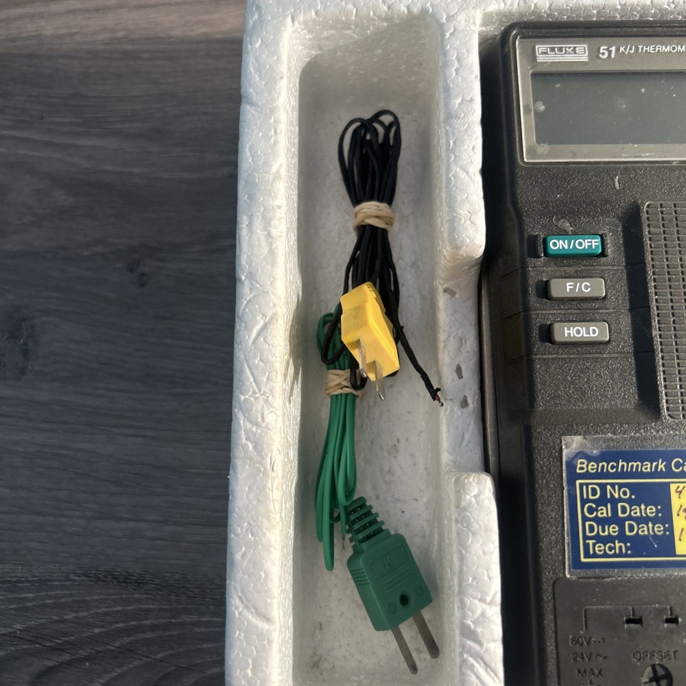 Fluke 51 K/J Digital Thermometer - Working