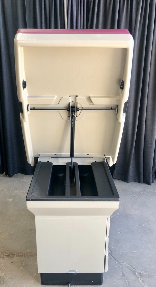 Midmark 404 Exam Treatment Table