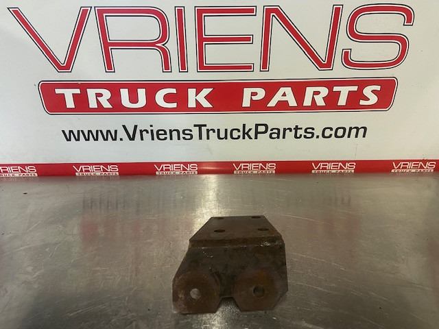 PETERBILT PETERBILT BRACKET-ENGINE SPRT REAR 05-17915R