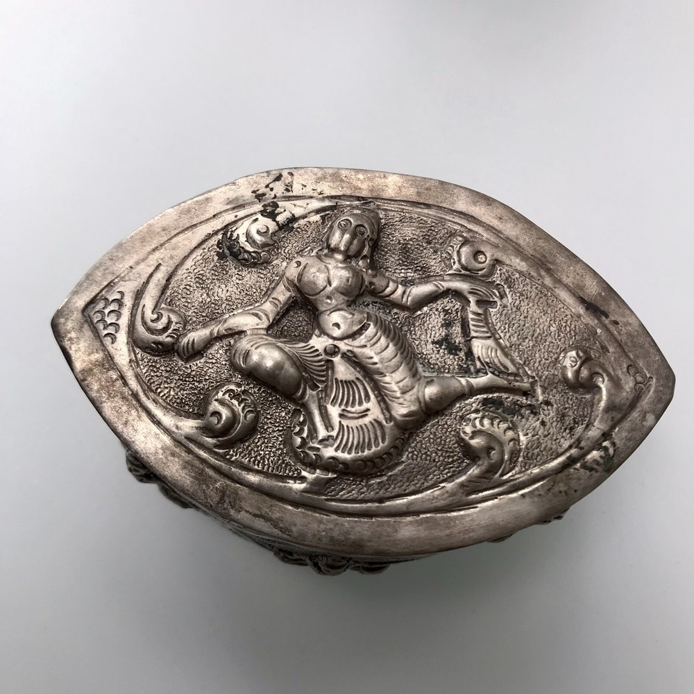 Antique Solid Sterling Silver Siamese Embossed Repousse Trinket / Snuff Box