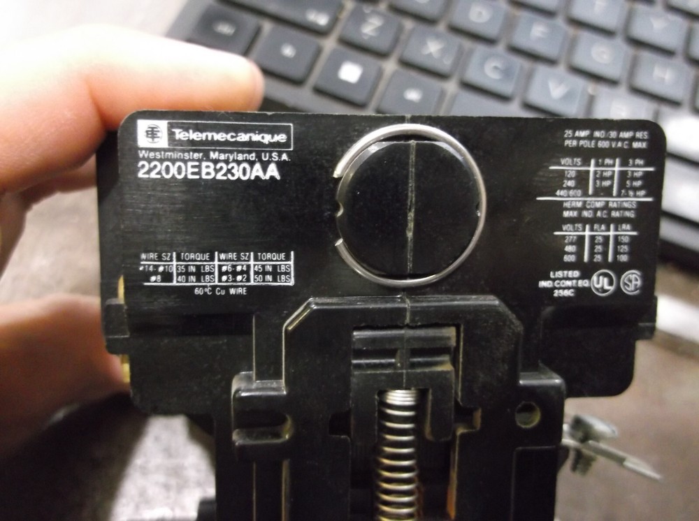 TELEMECANIQUE 2200EB230AA CONTACTOR (703)