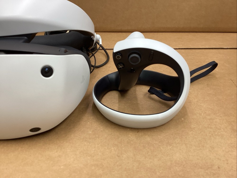 Sony PlayStation VR2 Virtual Reality Headset Bundle CFI-ZVR1