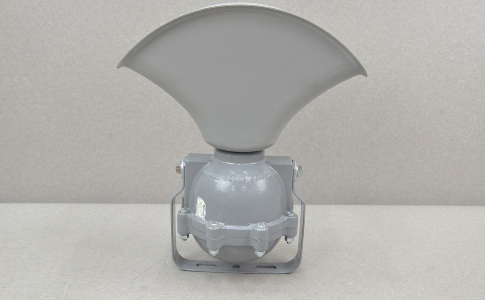 Valcom V-1039 Explosion Proof Paging Horn/Amplifier Assembly & Mounting Bracket