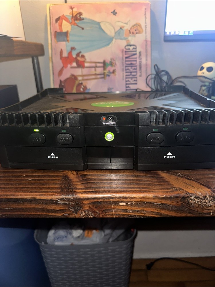 Intec System Xbox AV Selector Switch Model G8470 – Powers On, Tested, No Remote