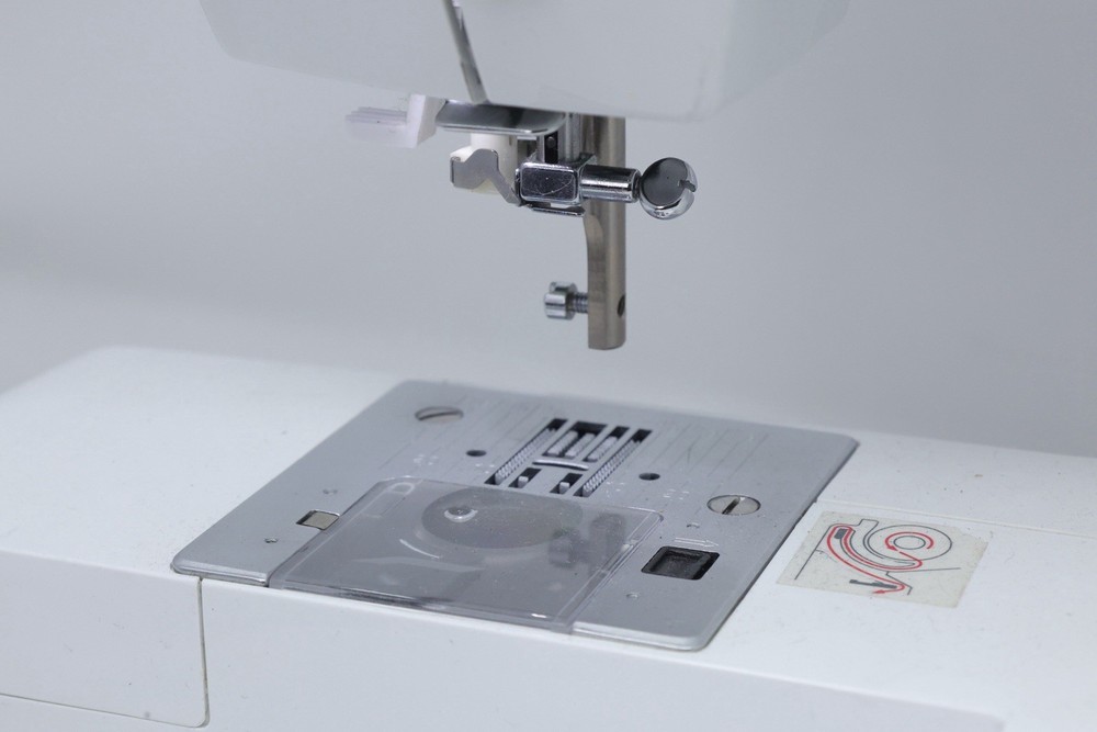 Singer 9340 Computerized Sewing Machine *TESTED/WORKING* (NO FOOT PEDAL/CABLES)