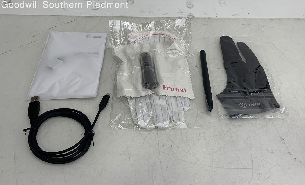 Ugee M708 Graphics Tablet Drawing Tablet with Stylus Bundle - Tested