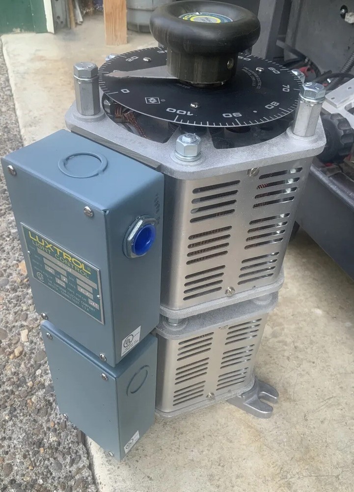 SUPERIOR ELECTRIC POWERSTAT LUXTROL D2000-2E  LIGHT CONTROL 120VAC 2000 Watts
