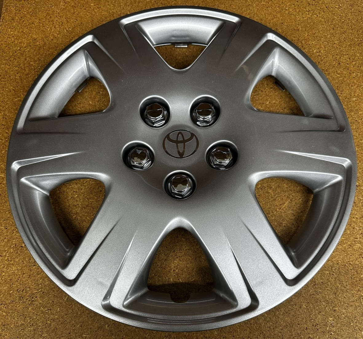 NEW 15" Silver Hubcap fits Toyota Corolla 2005-2008 Replacement 6 Spoke