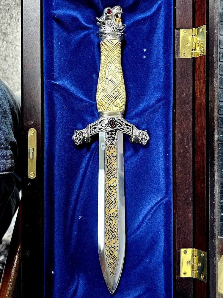 Pre-Owned 1988 Franklin Mint Viking Dagger